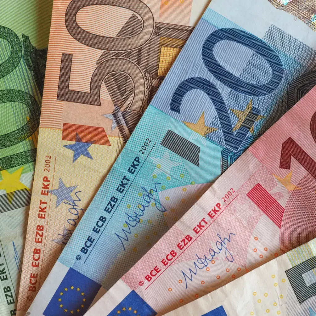 Lainaa 2500 euroa edullisesti.